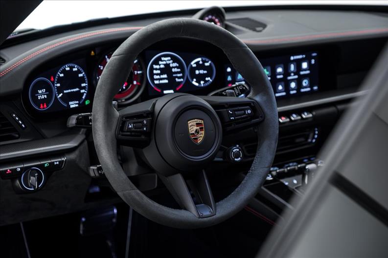 Porsche-911-3.0 24V H6 Carrera 4 GTS