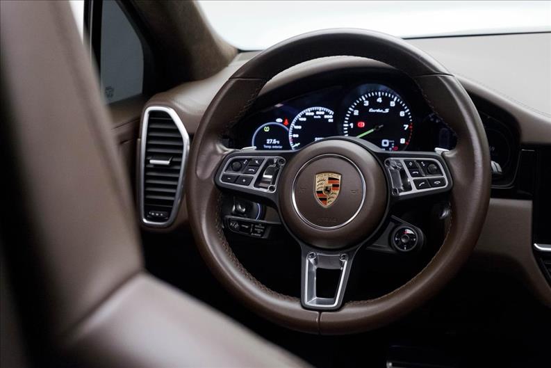 Porsche-CAYENNE-4.0 V8 Turbo S E-hybrid Coupé AWD S