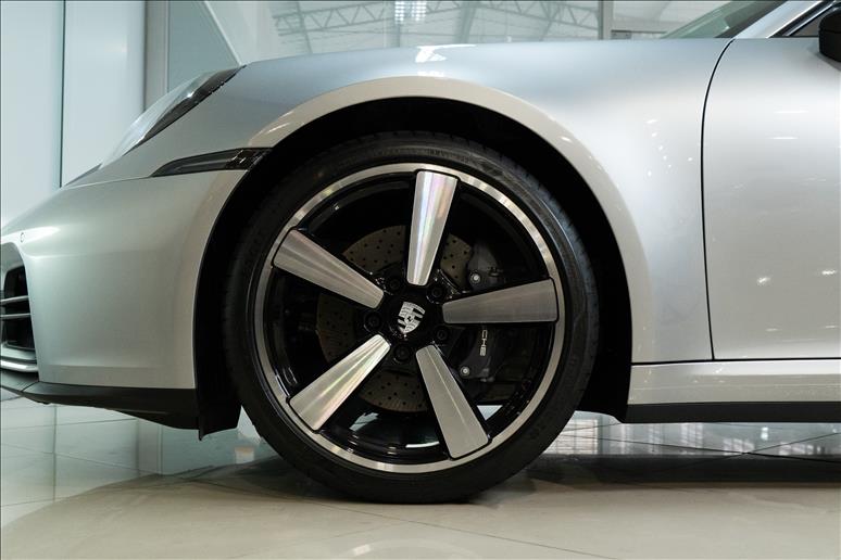 Porsche-911-3.0 24V H6 Carrera