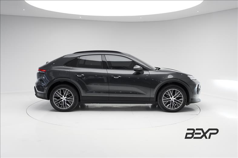 Porsche-MACAN-4