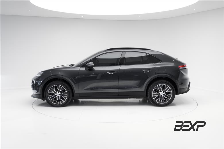 Porsche-MACAN-4