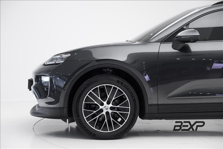 Porsche-MACAN-4