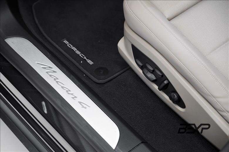 Porsche-MACAN-4