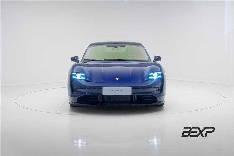 Porsche-TAYCAN-Turbo