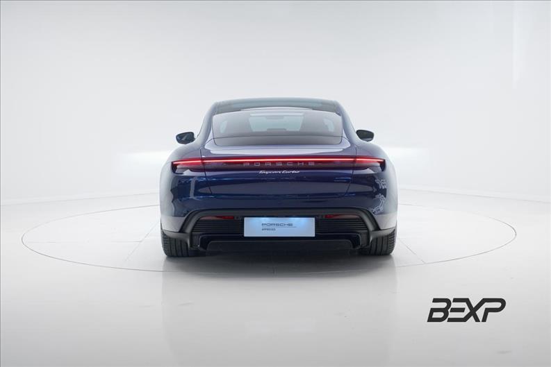 Porsche-TAYCAN-Turbo