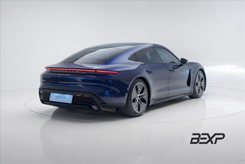Porsche-TAYCAN-Turbo