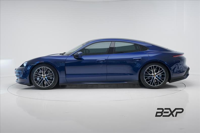 Porsche-TAYCAN-Turbo
