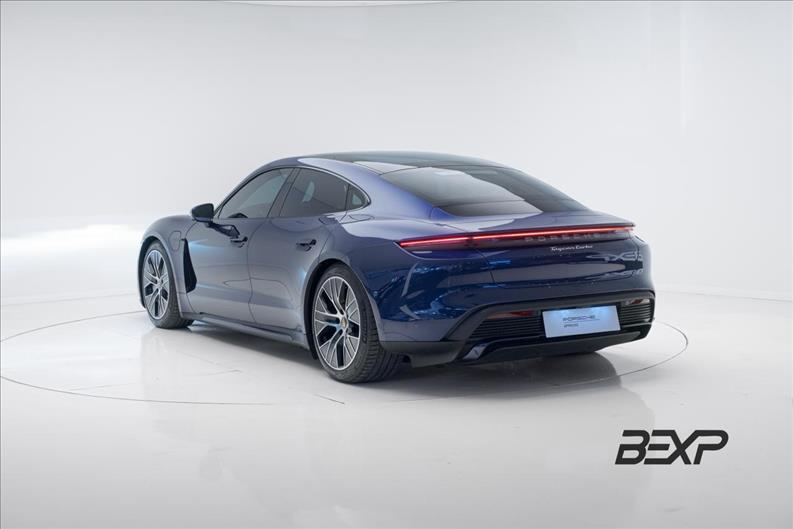 Porsche-TAYCAN-Turbo