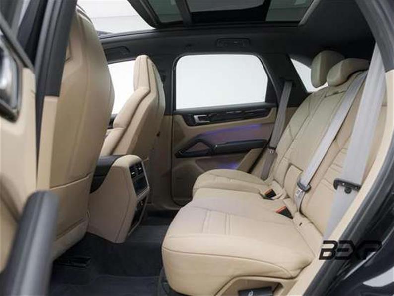 Porsche-CAYENNE-3.0 V6 E-hybrid Platinum Edition AWD S