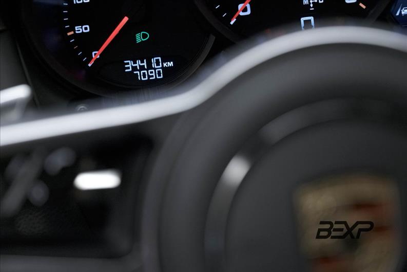 Porsche-MACAN-2.0 16V