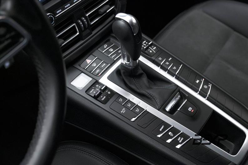 Porsche-MACAN-2.0 16V