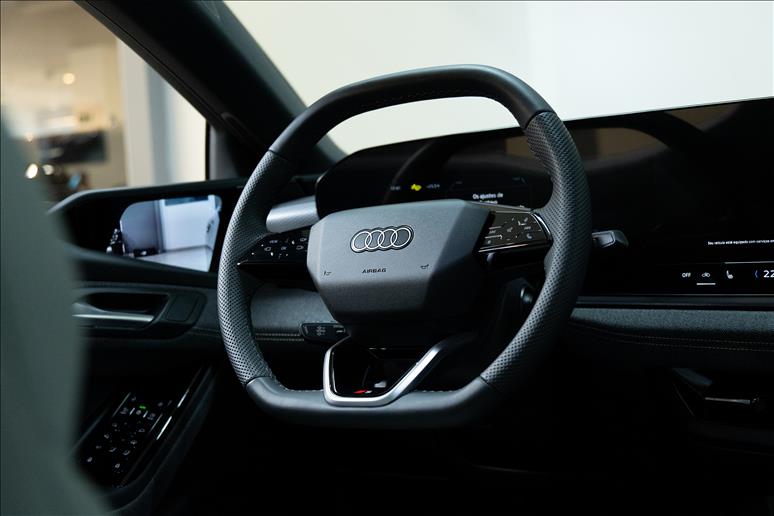 Audi-A6 E-TRON-100 KW Sportback Performance Black