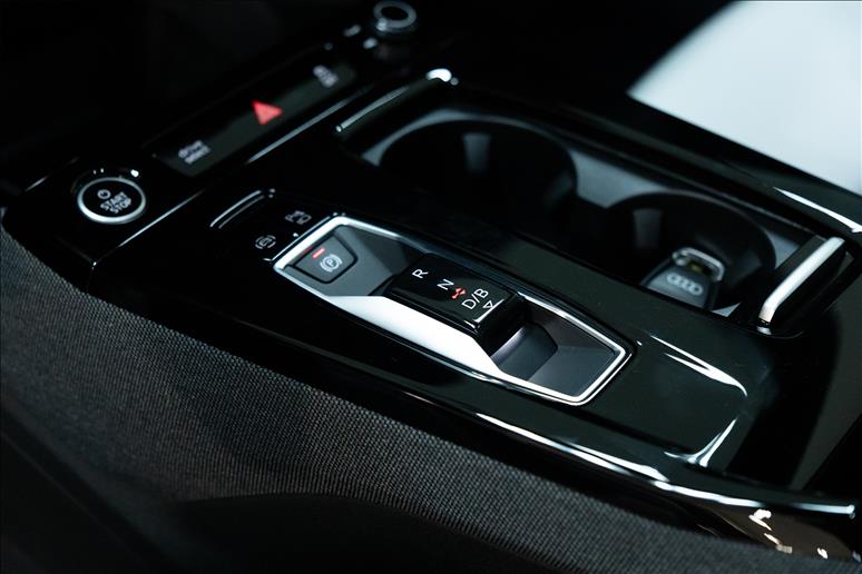 Audi-A6 E-TRON-100 KW Sportback Performance Black