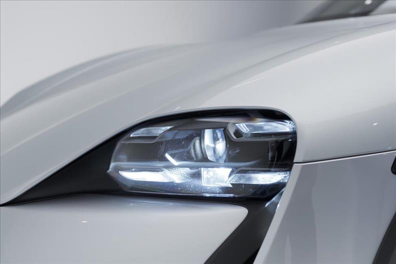 Porsche-TAYCAN-4s Cross Turismo