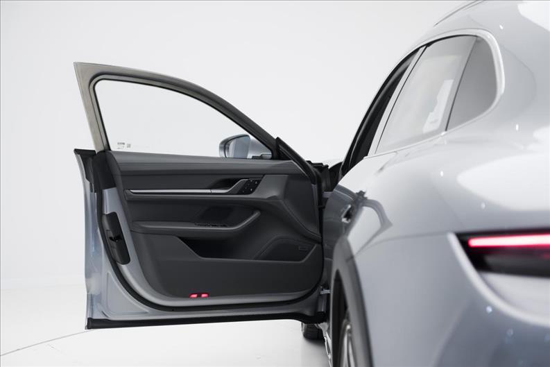 Porsche-TAYCAN-4s Cross Turismo