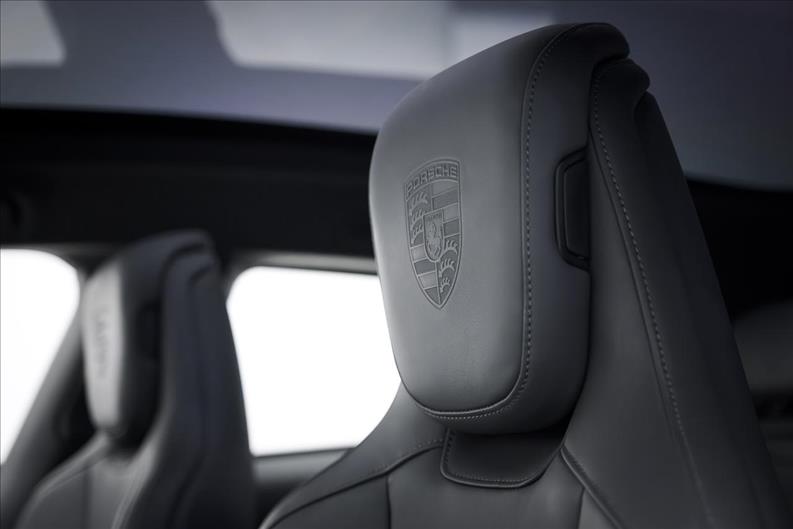 Porsche-TAYCAN-4s Cross Turismo