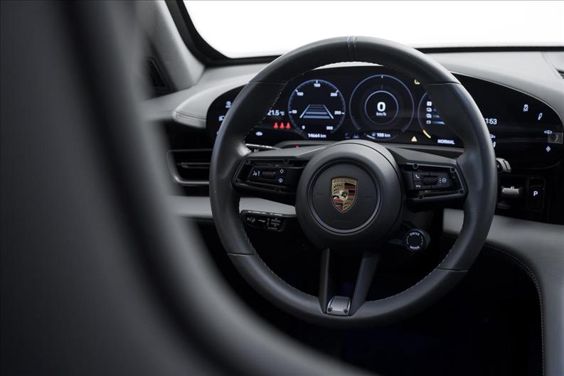 Porsche-TAYCAN-4s Cross Turismo