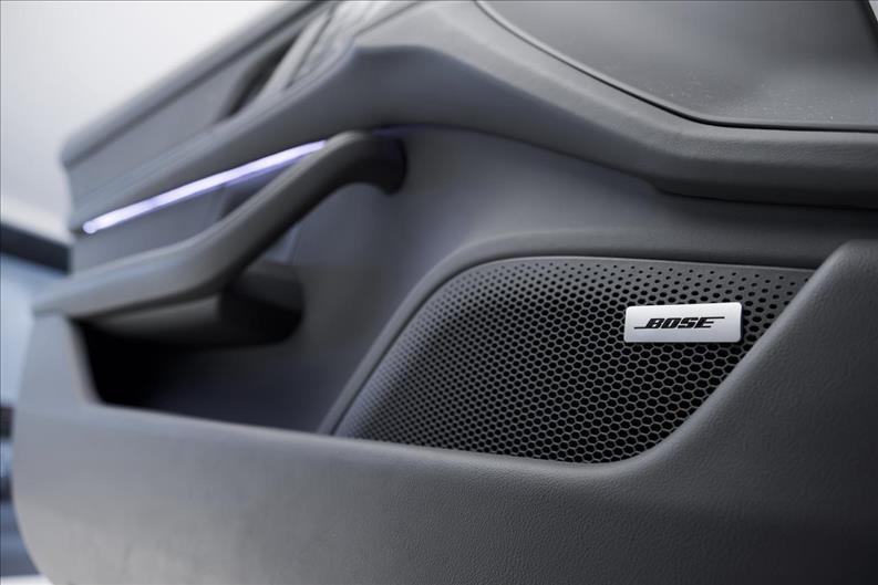 Porsche-TAYCAN-4s Cross Turismo