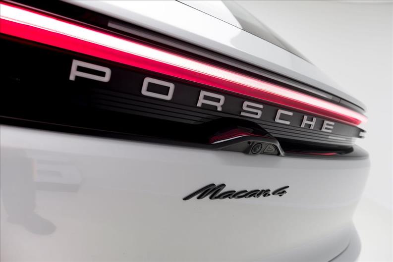 Porsche-MACAN-4