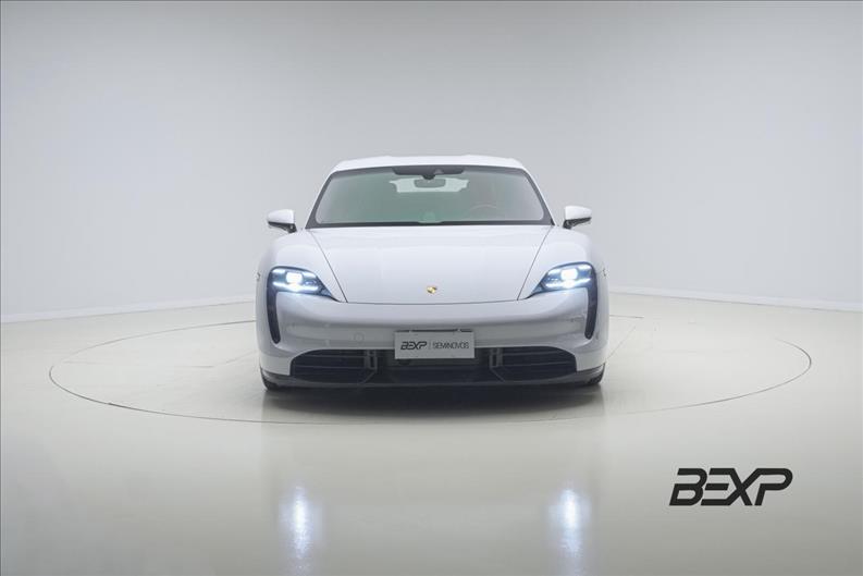 Porsche-TAYCAN-Turbo S