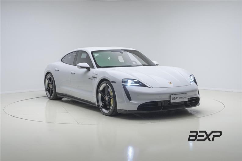 Porsche-TAYCAN-Turbo S
