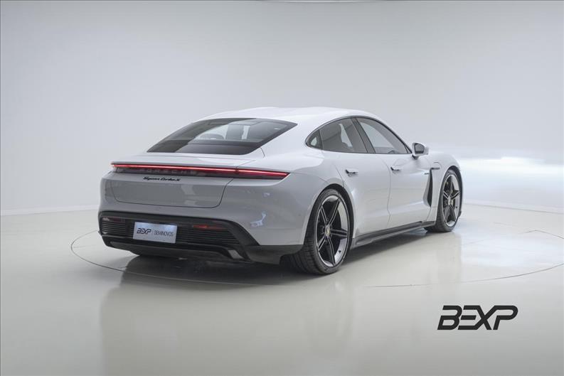Porsche-TAYCAN-Turbo S