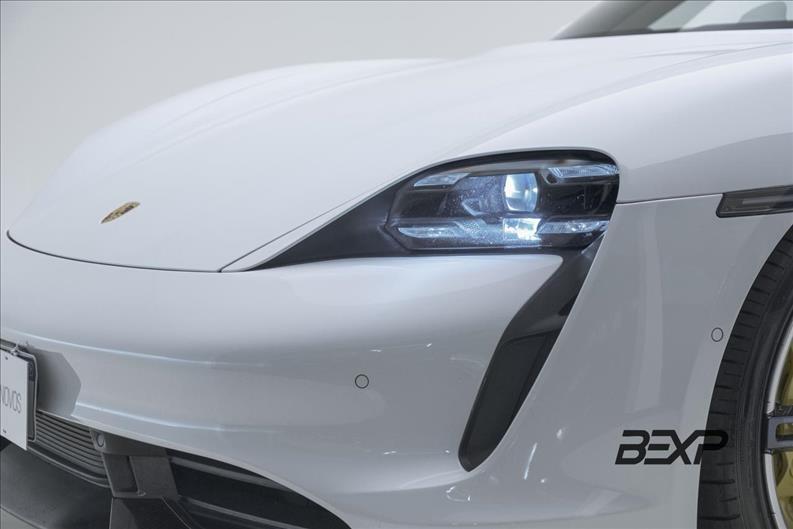 Porsche-TAYCAN-Turbo S