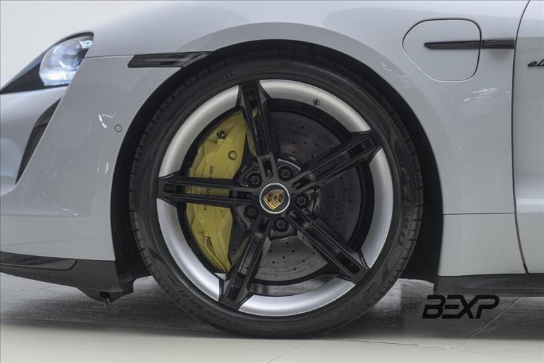 Porsche-TAYCAN-Turbo S