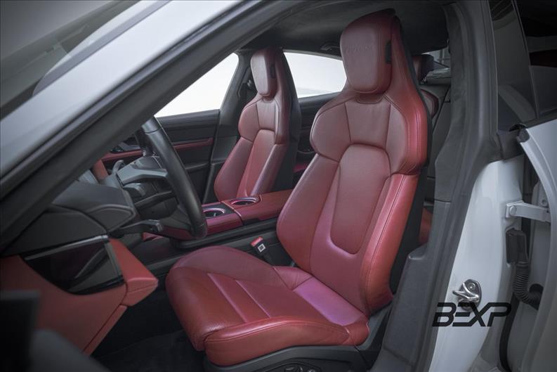 Porsche-TAYCAN-Turbo S