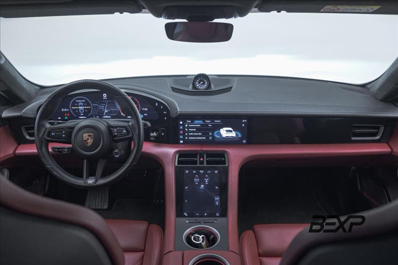 Porsche-TAYCAN-Turbo S