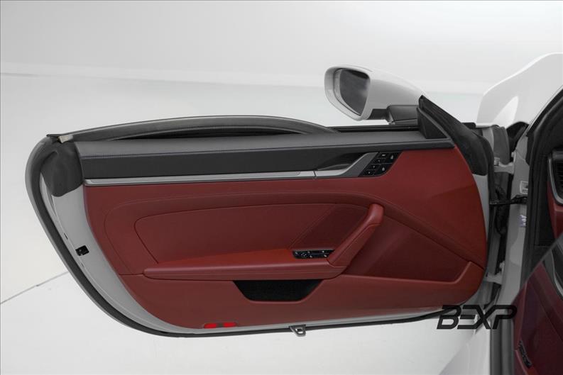 Porsche-911-3.0 24V H6 Carrera