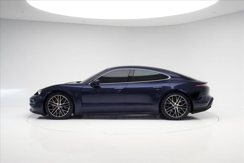 Porsche-TAYCAN-4s