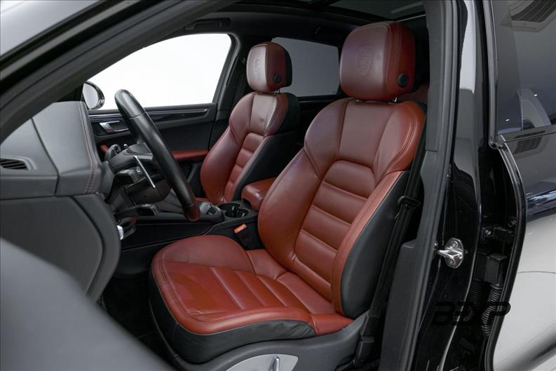 Porsche-MACAN-2.0 Turbo T