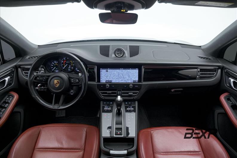 Porsche-MACAN-2.0 Turbo T