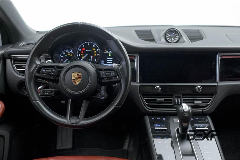 Porsche-MACAN-2.0 Turbo T