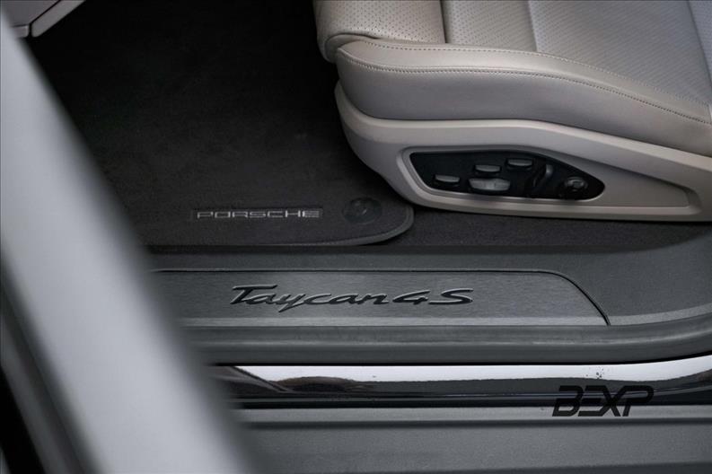Porsche-TAYCAN-4s