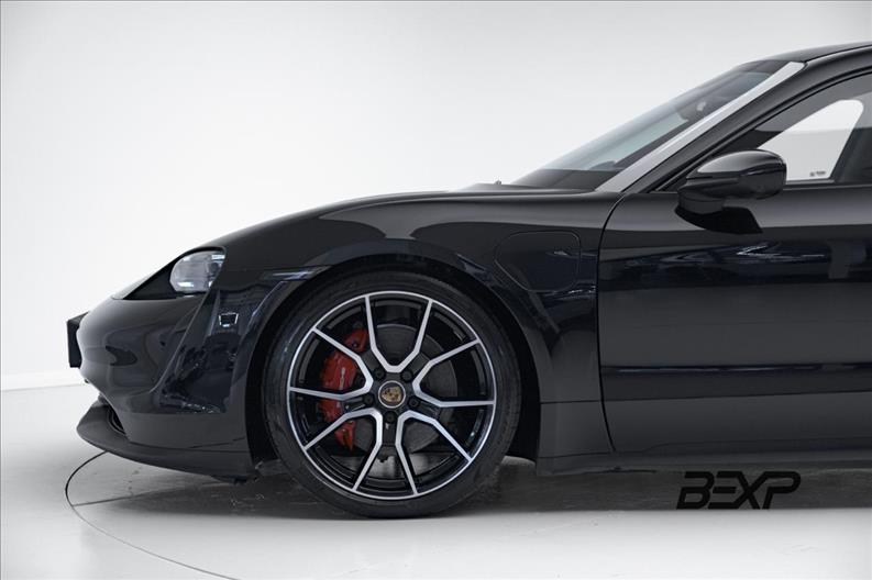 Porsche-TAYCAN-4s