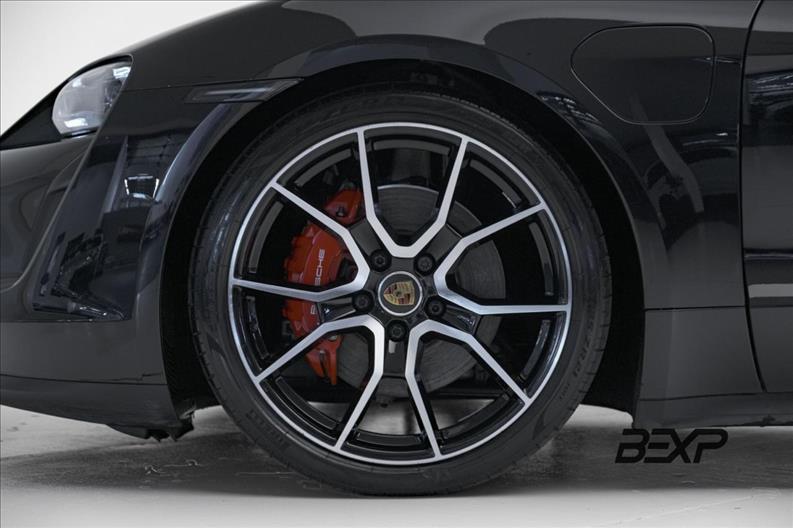 Porsche-TAYCAN-4s