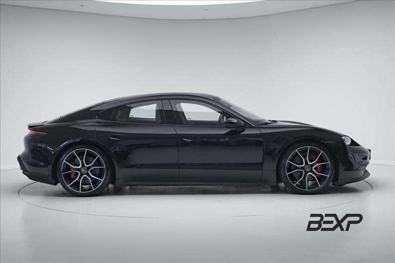 Porsche-TAYCAN-4s
