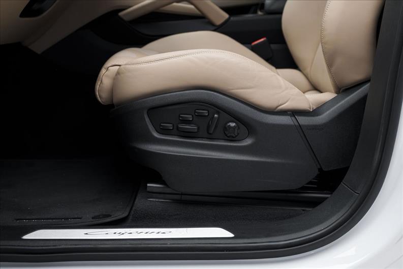 Porsche-CAYENNE-3.0 V6 E-hybrid Coupé AWD S