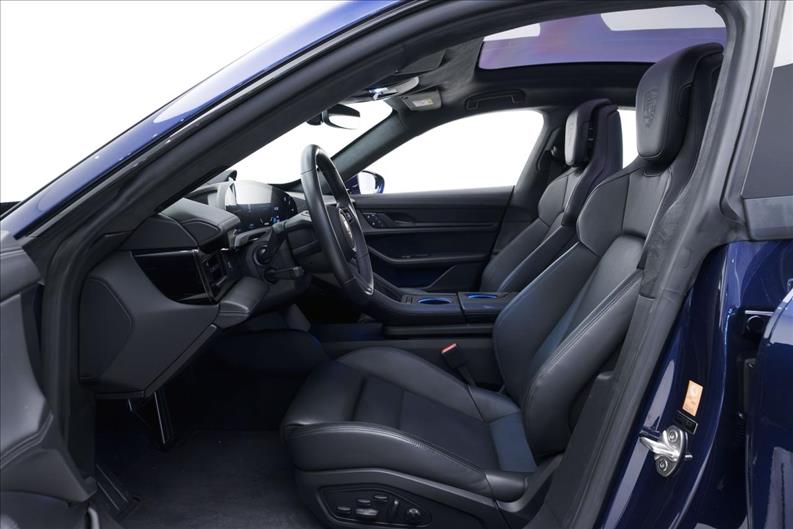 Porsche-TAYCAN-Turbo