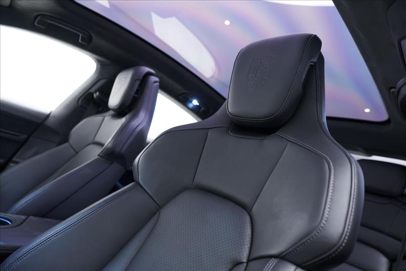 Porsche-TAYCAN-Turbo