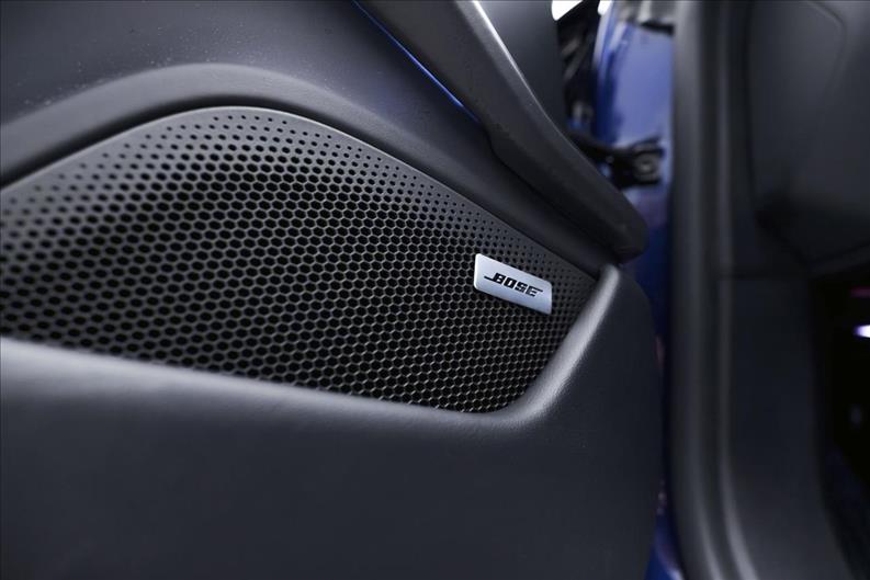 Porsche-TAYCAN-Turbo