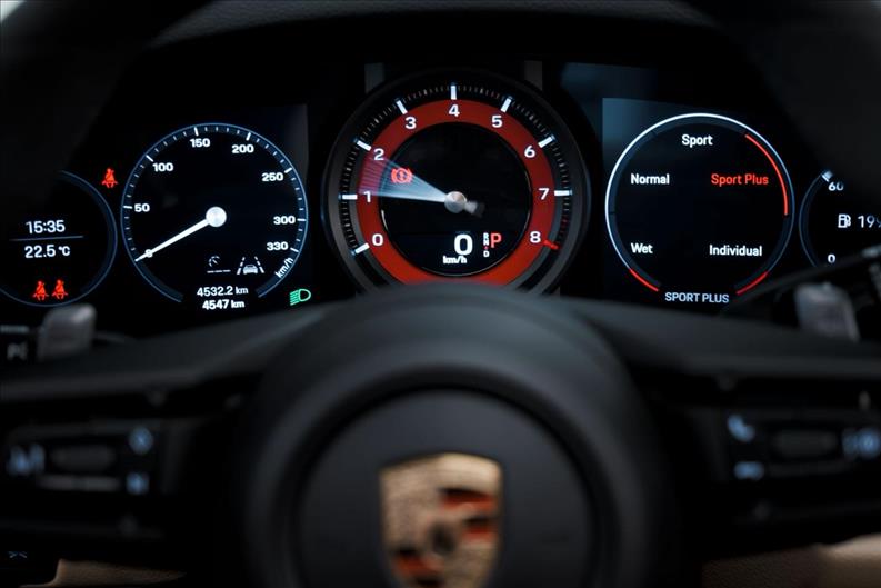 Porsche-911-3.0 24V H6 Carrera