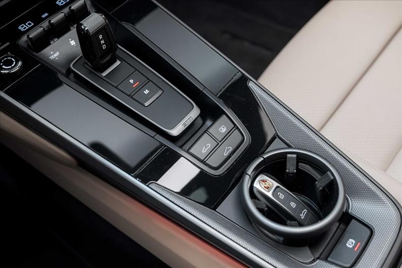 Porsche-911-3.0 24V H6 Carrera