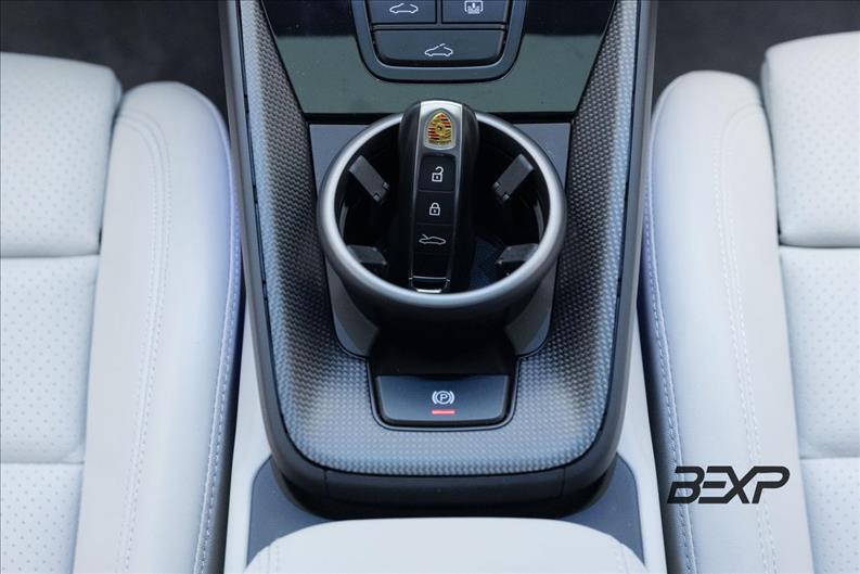 Porsche-911-3.0 24V H6 Carrera 4 GTS