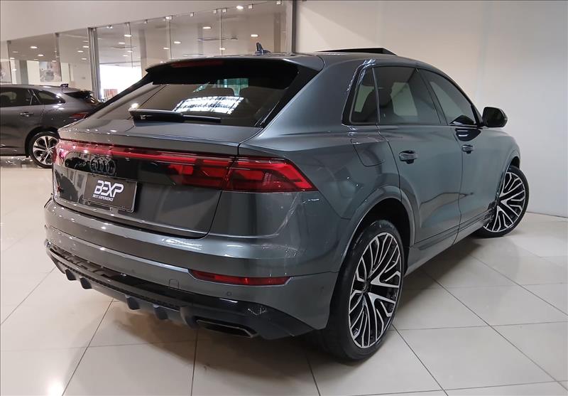 Audi-Q8-3.0 TFSI Performance Black Quattro