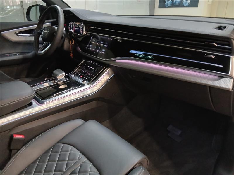 Audi-Q8-3.0 TFSI Performance Black Quattro