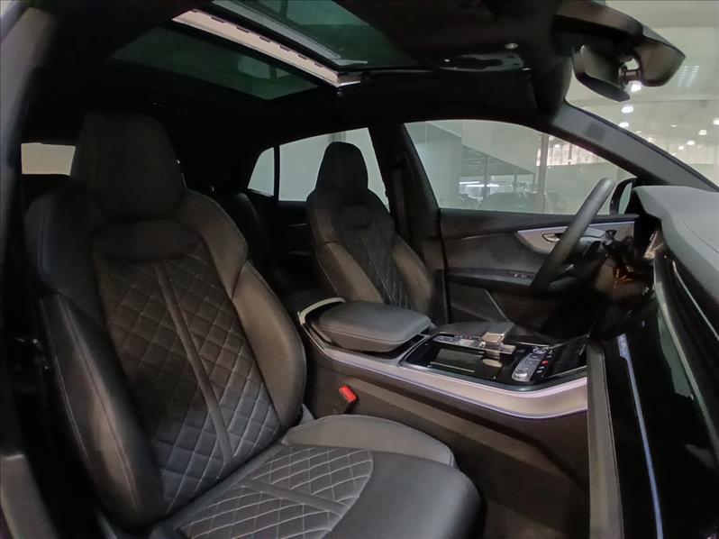 Audi-Q8-3.0 TFSI Performance Black Quattro