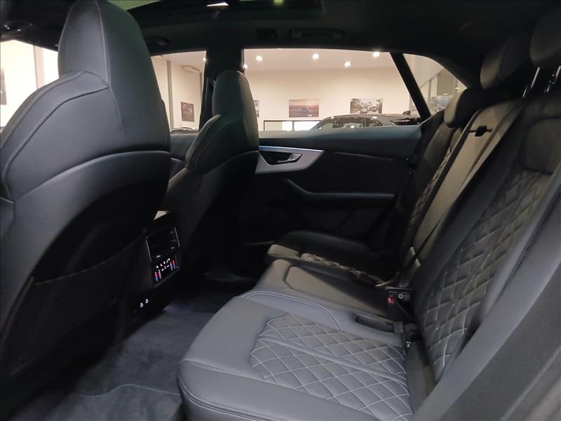 Audi-Q8-3.0 TFSI Performance Black Quattro